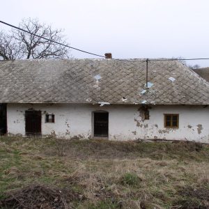 Č. 324, dvorový pohľad na dom, marec 2004