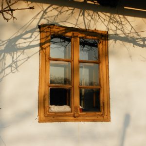 Pôvodná okenná výplň izby